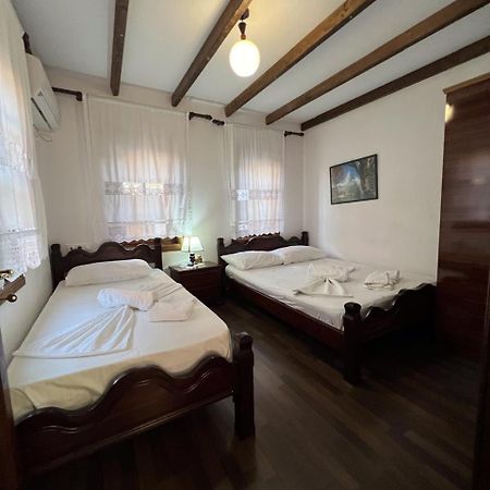 Pjetri House Hotel Berat Bagian luar foto