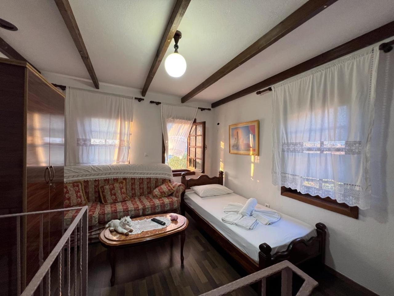 Pjetri House Hotel Berat Bagian luar foto