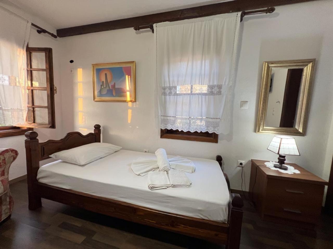 Pjetri House Hotel Berat Bagian luar foto